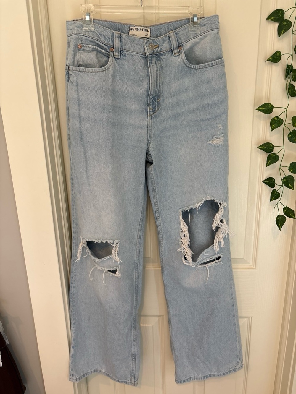Free people straight leg ripped jeans size 29